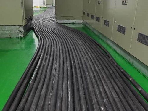 黎安镇如何根据理论计算公式计算温度对特定电压测量结果的影响?