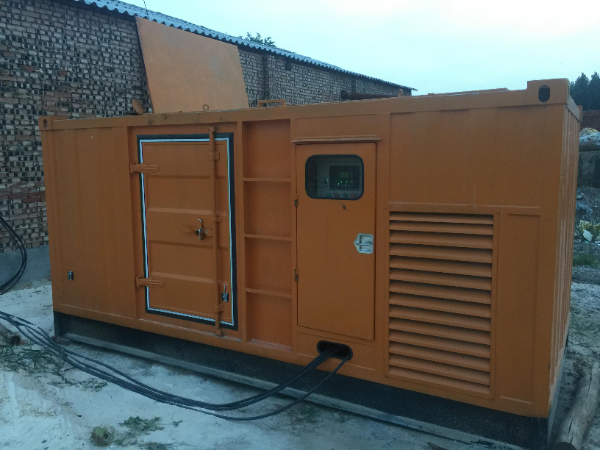 黎安镇发电机组长期使用中，电缆线的敷设路径有哪些要求？